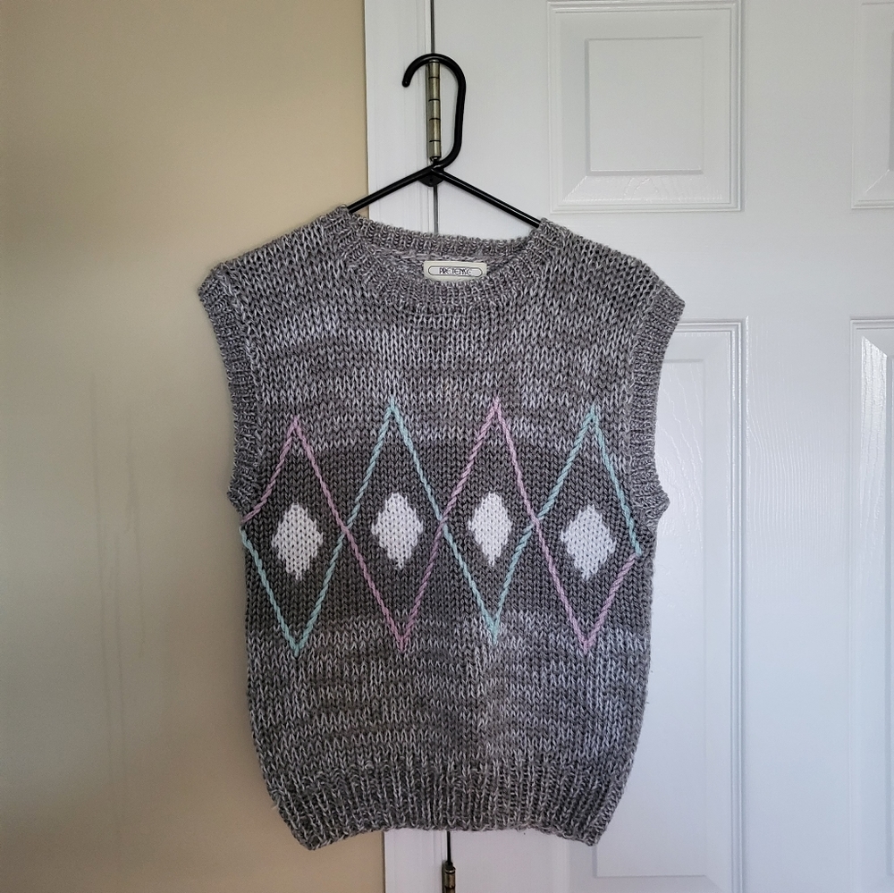 Vintage womens Pretense medium Acrylic sweater vest